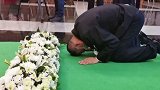 袁隆平遗体送别仪式上民众跪地痛哭
