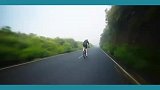 这个公路可以骑一天！