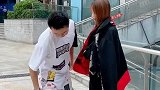 这小哥哥有点霸道！