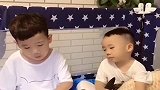 弟弟一言不发把哥哥整崩溃了，一出口连哥哥都给带跑偏了，太逗了