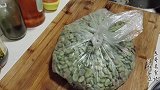 油酥蚕豆的好吃做法，又酥又脆，简单实惠接地气！