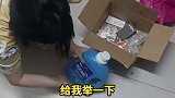 女生10元钱网购洗衣液，到货发现竟是蓝月壳