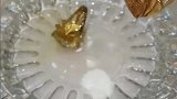 订婚买的金戒指，回家放到热水里，父母说啥都得让我退婚
