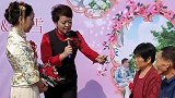这婚礼的司仪太坏了，先喊爸还是先喊妈真是难题，心疼新娘几秒钟