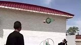这拍了多少次才成功的，这种投篮方式很特别啊