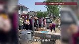 “地里蒜苔随便拿，锅里午饭随便扒”，农户1个视频喊来千名网友，2天摘完百亩
