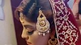 印度美女结婚当天，打扮的非常美，这颜值赶得上明星了！