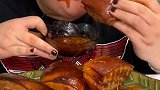 这么大块的红烧肉还是第一次见，吃的我都流口水
