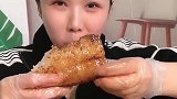 红烧肉煮得就像豆腐一样，入口即化，满嘴流油