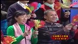 二人转演员带来歌曲串烧，演员又唱又跳，现场掌声不断