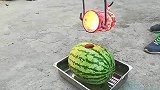 用1000度的岩浆，倒入西瓜里面，会发生什么神奇反应