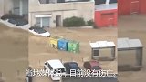 法国一个小岛上发生水难，整个房子都被淹了，汽车变船到处飘
