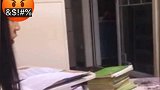 学生考试成绩不理想，温柔女老师提前练习课堂发火