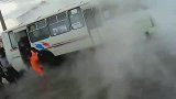 供水管道破裂，水温达摄氏度，名乘客被烫伤