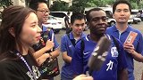 中超-17赛季-不同肤色同颗心 中外球迷齐聚助力富力剑指四强-新闻