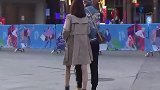 女神节来三里屯逛街的长腿小姐姐真不少，风衣长靴街拍出镜真养眼