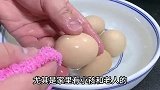 韭菜炒鸡蛋很多人第一步就是错了，奶奶教我方法，翠绿入味不出汤