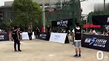 校园三分赛上保安大哥随意秀了一手三分绝技，这手感就问你服不服