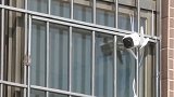 细思极恐！举报邻居乱停车后，窗外多了个摄像头，正对自家客厅