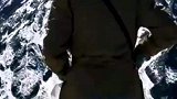 男生问她怎么了她却不回头！