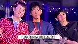 狄波拉祖孙三人罕同框，谢霆锋俩儿子被记者围着追问，拉姑霸气护孙