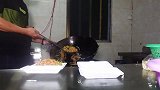 忙了一天累坏了，随便整100个生蚝下酒跟老弟一起补补身体