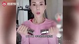 55岁李若彤晒健身视频，双手举哑铃毫不费力，皮肤紧致仍像少女