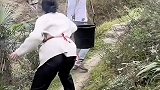 炮仗扔粪桶里，大姐你真会玩