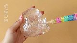 小姐姐用唇膏、亮片等给水晶泥染色，漂亮又好玩，你喜欢哪一个