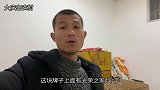 公爹把光荣之家牌子钉墙上，这是一份荣誉，媳妇让娃向爷爷学习