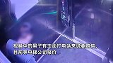男子进入电梯乱吐口水，还踢坏线路板，被曝光后主动找物业赔偿