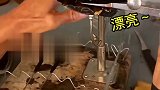 蚌壳取珍珠，太漂亮了