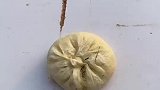 女朋友给我蒸了两个包子让我记得趁热吃