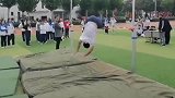 你这个跳高的动作完全出乎我的意料