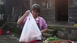 丫丫今天做，四川菜“蒜苗烧鸡”鸡肉不柴不老，鲜嫩好吃，太下饭