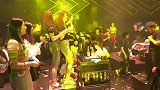 你女朋友去酒吧的样子，看完后，你还会找去酒吧的女朋友吗？