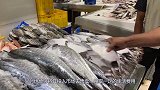 渔民发现水里有东西，拿船桨一戳，这就是传说中的“水鬼”？