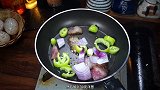 腊肉炒什么好吃，简单又好吃的腊肉炒青椒，超级开胃