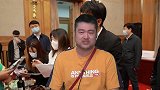 辛巴复出胆肥了，被曝再卖假货，没人要的电子垃圾忽悠家人！