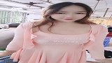 这么如花似玉的姑娘，都不回头看一眼，后面的小伙咋想的啊？