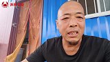 渔村老桑独创凉菜——猫眼螺拌苦瓜，两位老友喝的冒汗，直喊哇塞