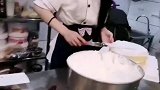 亲自体验自己做蛋糕生日快乐小短腿