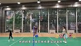 李小璐陪甜馨打羽毛球，画面温馨有爱网友喊话贾乃亮期待团圆