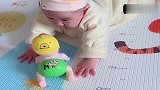 宝宝：爸爸给我买的新玩具，真好玩！