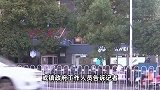 “不给不许走！”游客偷摘枇杷遭农户索赔400元，官方回应