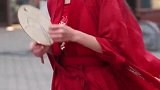 街拍偶遇汉服小姐姐，把汉服穿得这么美真的好令人心动！