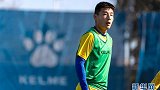 武磊训练日攻防集锦 过人、抢截、助攻和进球样样行