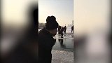 五旬冬泳爱好者凿冰游泳 疑因冰层下迷失方向再也没上来
