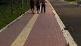 老闺蜜一起压马路,这不就是老了的我们吗？