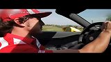 阿隆索试驾法拉利458 Spider 敞篷跑车
